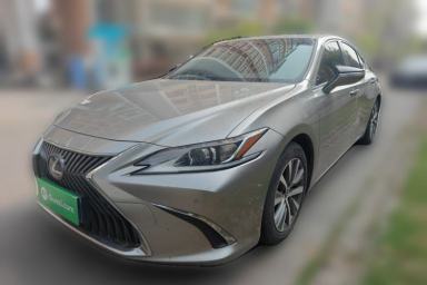 Used Lexus ES 2018 300h Premier Edition China VI Standard