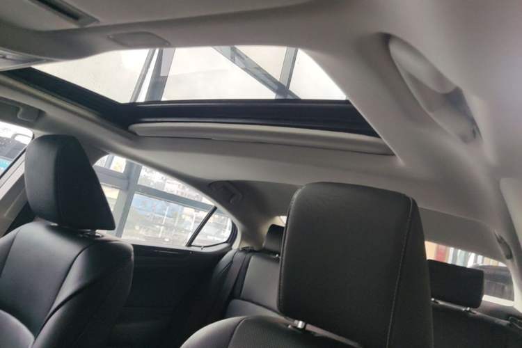 Used Lexus ES 2018 300h Premier Edition China VI Standard Headliner