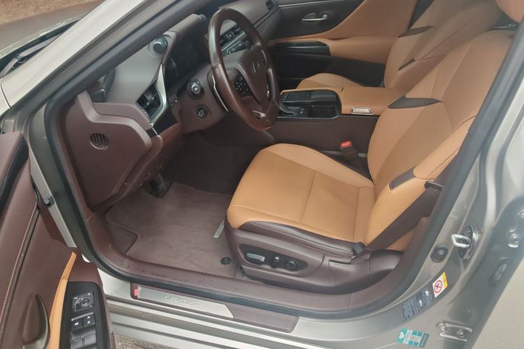 Used Lexus ES 2018 200 Excellence Edition China VI Standard Interior 1