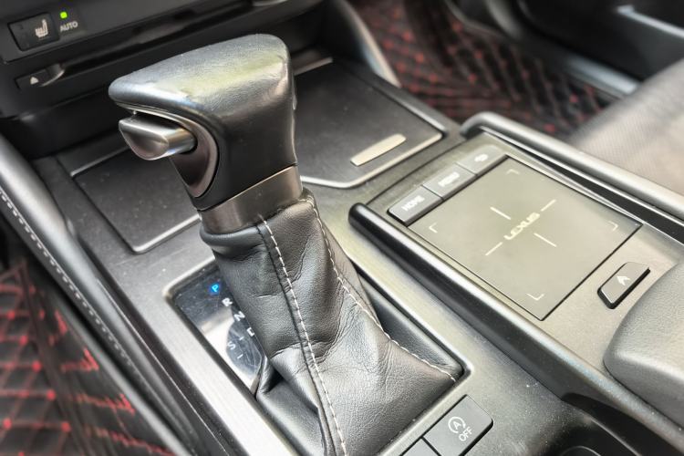 Used Lexus ES 2018 200 Excellence Edition China V Standard Interior 10