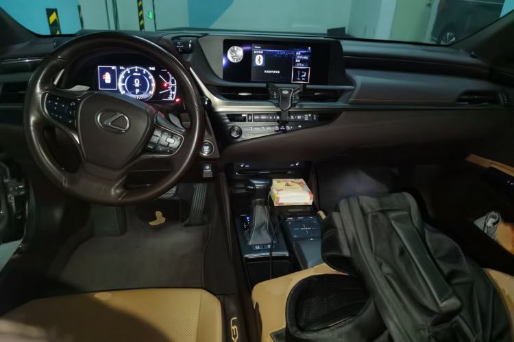 Used Lexus ES 2018 200 Excellence Edition China V Standard Interior 2