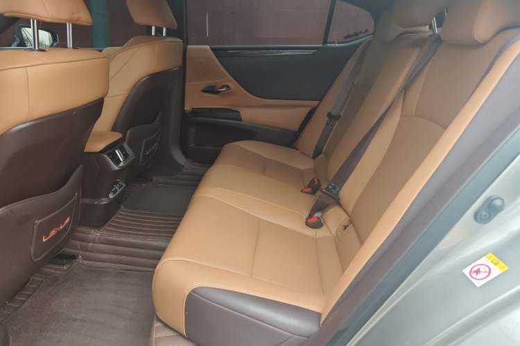 Used Lexus ES 2018 200 Excellence Edition China VI Standard Interior 2