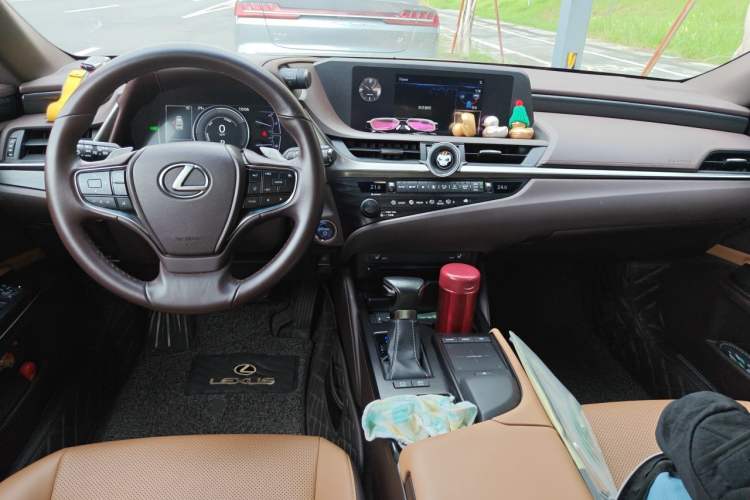 Used Lexus ES 2018 300h Premier Edition China VI Standard Interior 2