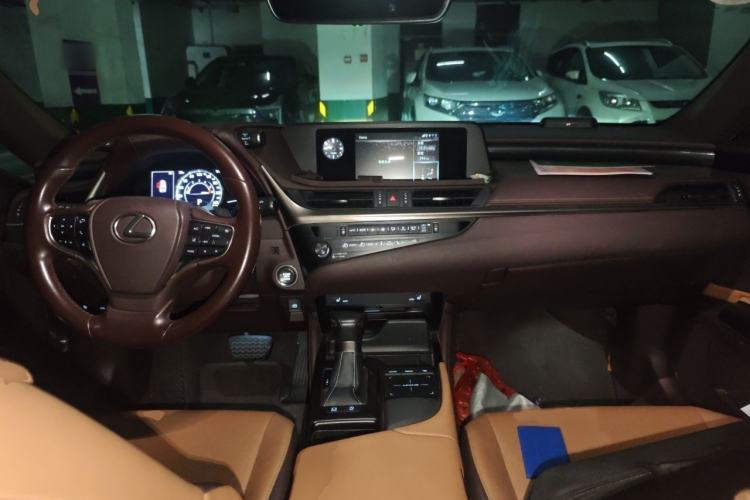 Used Lexus ES 2018 200 Excellence Edition China V Standard Interior 2