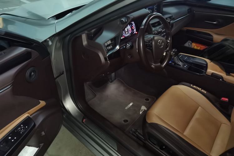 Used Lexus ES 2018 200 Excellence Edition China V Standard Interior 3