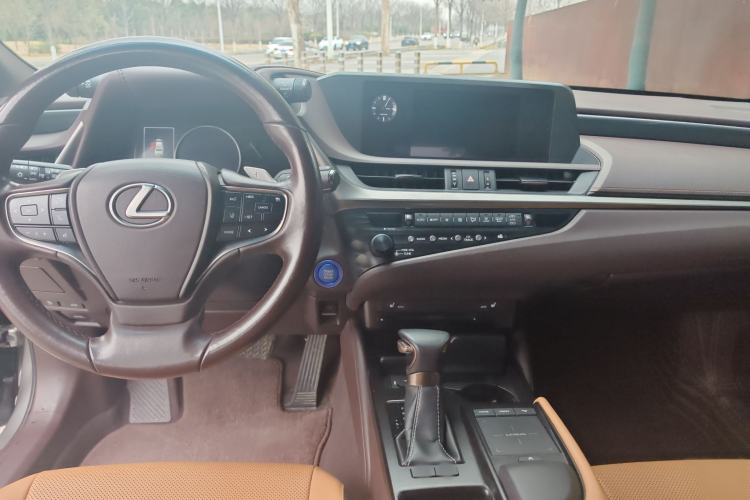 Used Lexus ES 2018 200 Excellence Edition China VI Standard Interior 3