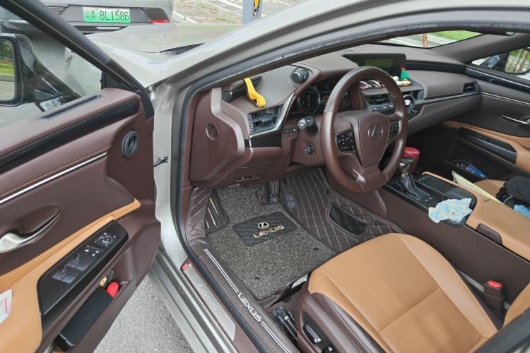 Used Lexus ES 2018 300h Premier Edition China VI Standard Interior 3