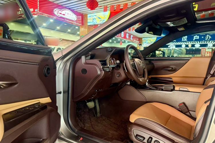 Used Lexus ES 2018 200 Excellence Edition China V Standard Interior 3