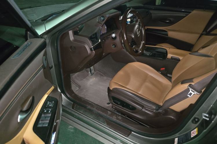 Used Lexus ES 2018 200 Excellence Edition China V Standard Interior 3