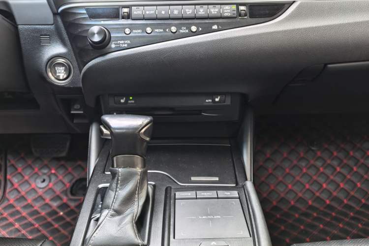 Used Lexus ES 2018 200 Excellence Edition China V Standard Interior 3
