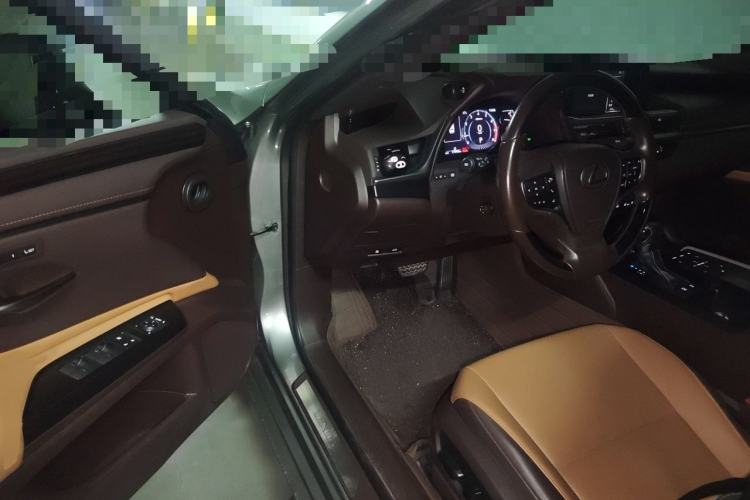 Used Lexus ES 2018 200 Luxury Edition China V Standard Interior 3