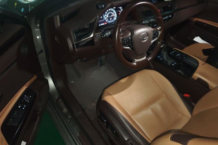 Used Lexus ES 2018 200 Excellence Edition China V Standard Interior 3