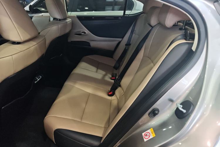 Used Lexus ES 2018 200 Luxury Edition China V Standard Interior 4