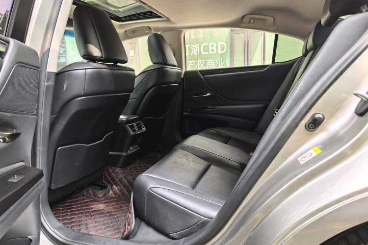 Used Lexus ES 2018 200 Excellence Edition China V Standard Interior 4