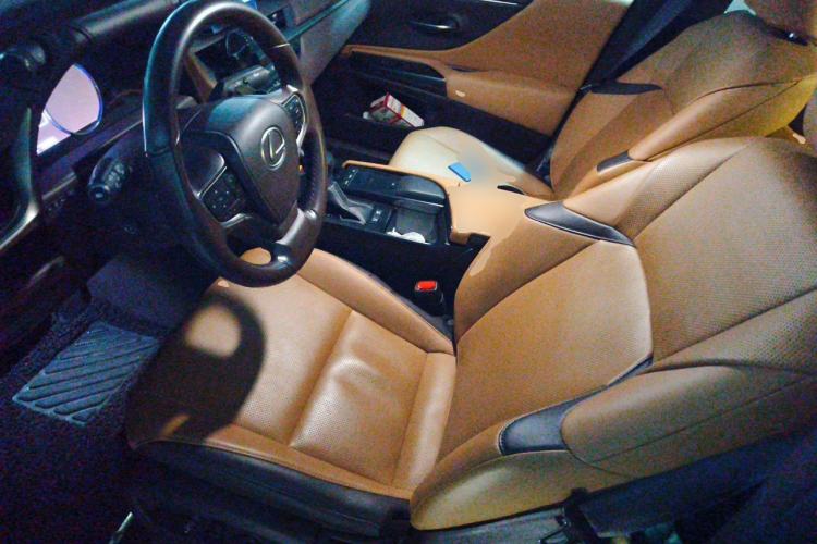 Used Lexus ES 2018 300h Premier Edition China VI Standard Left Front Seat