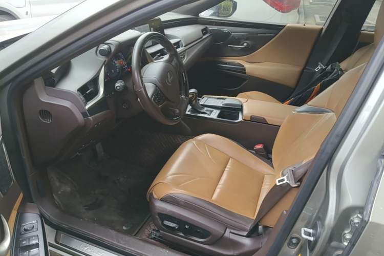 Used Lexus ES 2018 300h Executive Version China V Standard Left Front Seat