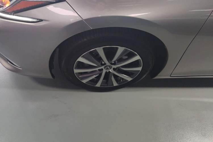 Used Lexus ES 2018 300h Premier Edition China VI Standard Left Front Wheel Hub