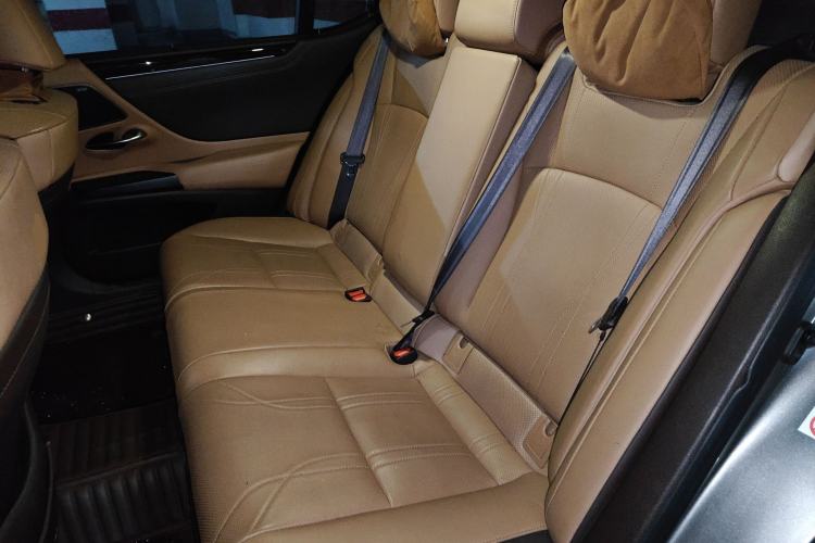 Used Lexus ES 2018 300h Executive Version China V Standard Left Rear Seat