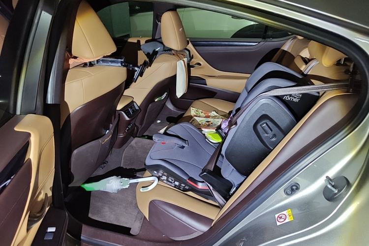 Used Lexus ES 2018 200 Excellence Edition China V Standard Left Rear Seat