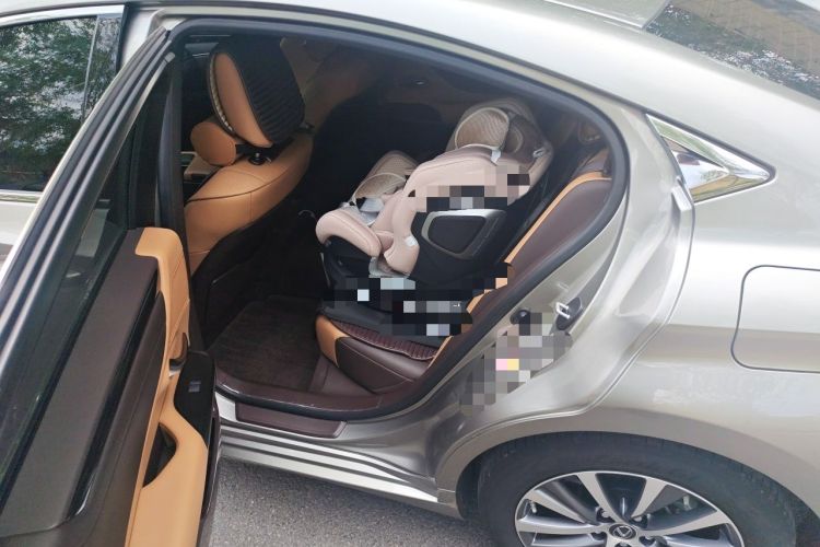 Used Lexus ES 2018 200 Excellence Edition China V Standard Left Rear Seat
