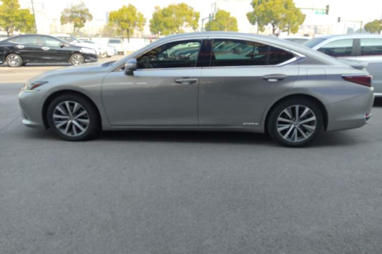 Used Lexus ES 2018 300h Premier Edition China V Standard Left Side