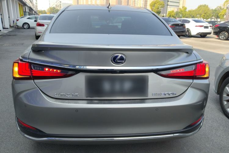 Used Lexus ES 2018 300h Premier Edition China V Standard Rear