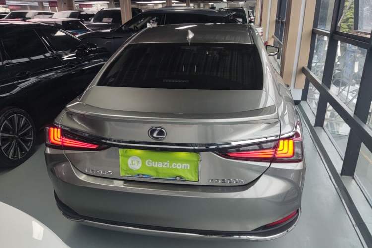 Used Lexus ES 2018 300h Premier Edition China VI Standard Rear