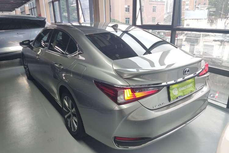 Used Lexus ES 2018 300h Premier Edition China VI Standard Rear Left 45 Deg
