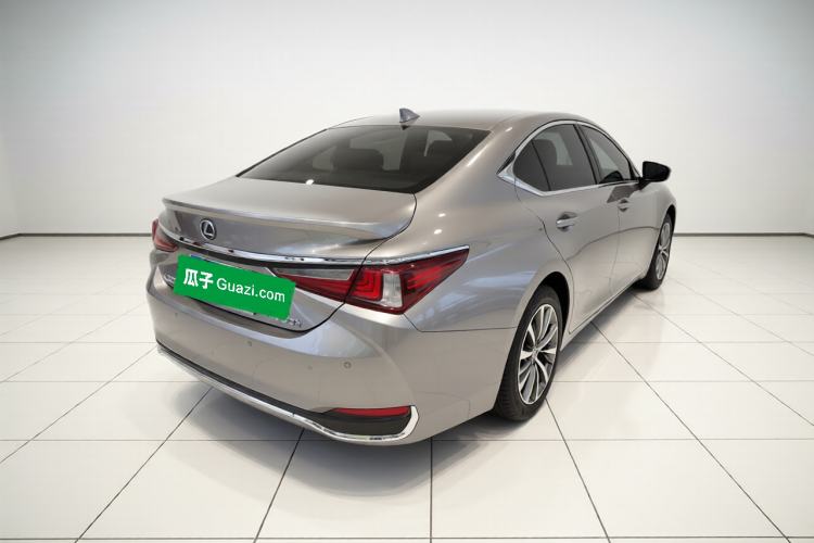Used Lexus ES 2018 300h Premier Edition China VI Standard Rear Right 45 Deg