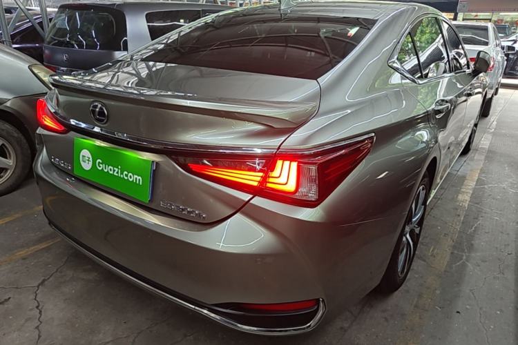 Used Lexus ES 2018 300h Premier Edition China VI Standard Rear Right 45 Deg