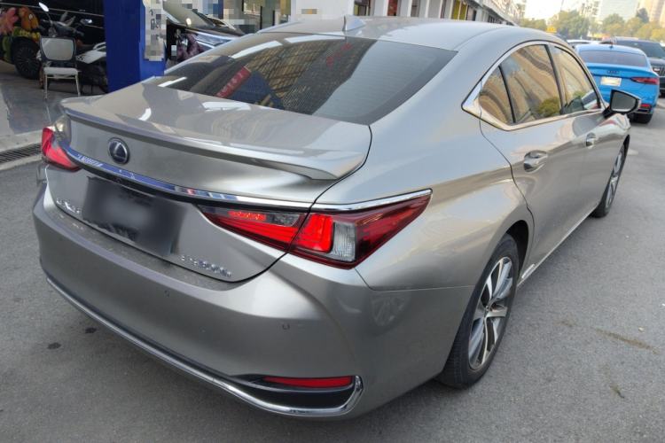 Used Lexus ES 2018 300h Premier Edition China V Standard Rear Right 45 Deg