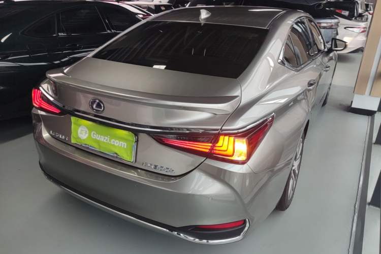 Used Lexus ES 2018 300h Premier Edition China VI Standard Rear Right 45 Deg