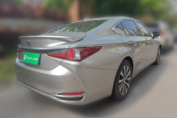 Used Lexus ES 2018 300h Premier Edition China VI Standard Rear Right 45 Deg