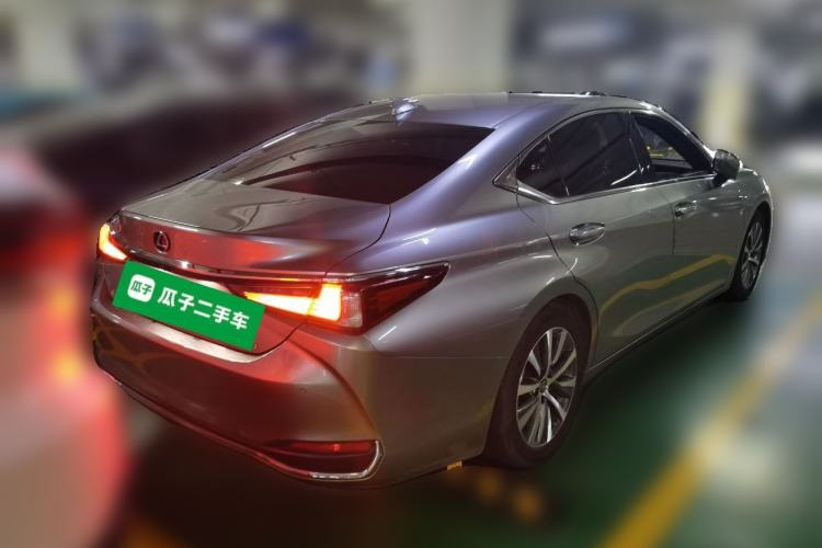 Used Lexus ES 2018 200 Excellence Edition China V Standard Rear Right 45 Deg