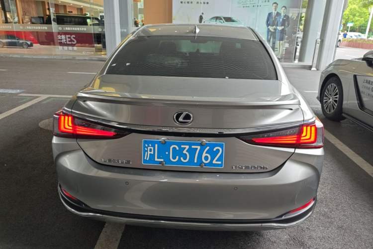 Used Lexus ES 2018 300h Premium Edition China V Standard Rear