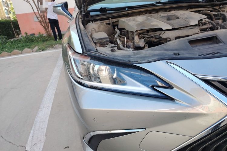 Used Lexus ES 2018 260 Excellence Edition China V Standard Right Front Headlight