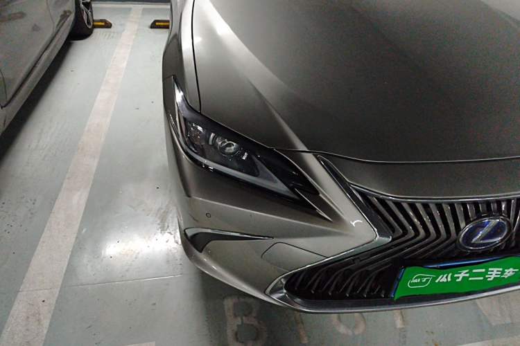 Used Lexus ES 2018 300h Premier Edition China VI Standard Right Front Headlight