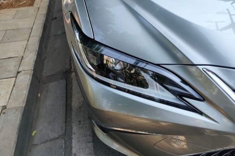 Used Lexus ES 2018 200 Excellence Edition China V Standard Right Front Headlight