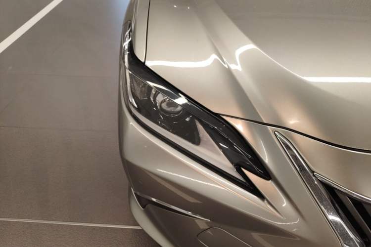 Used Lexus ES 2018 200 Excellence Edition China VI Standard Right Front Headlight