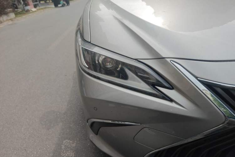 Used Lexus ES 2018 300h Premier Edition China VI Standard Right Front Headlight