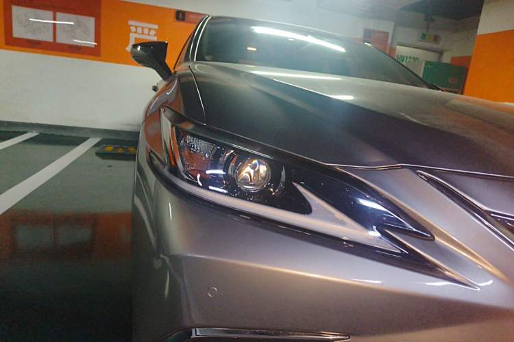 Used Lexus ES 2018 200 Excellence Edition China V Standard Right Front Headlight
