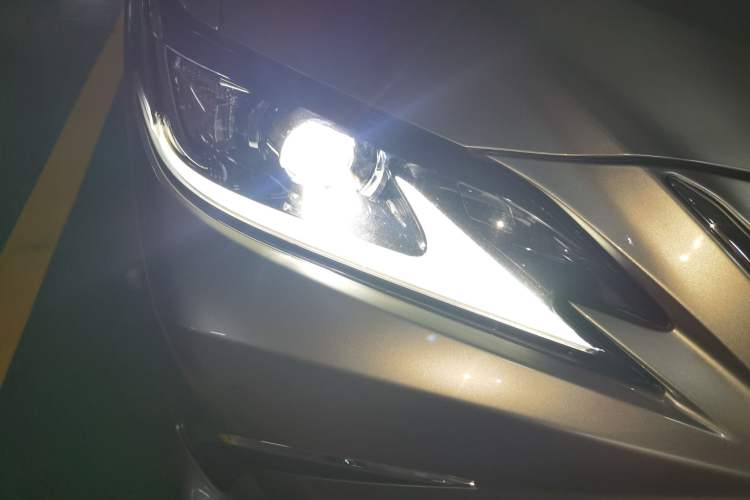 Used Lexus ES 2018 200 Excellence Edition China V Standard Right Front Headlight