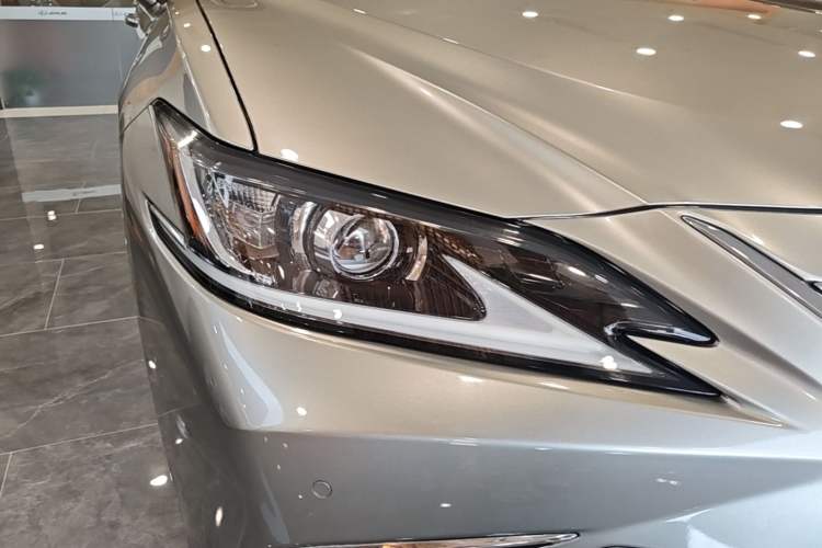 Used Lexus ES 2018 200 Luxury Edition China V Standard Right Front Headlight