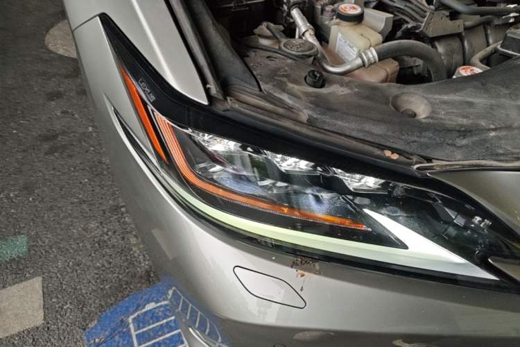 Used Lexus ES 2018 300h Premium Edition China V Standard Right Front Headlight