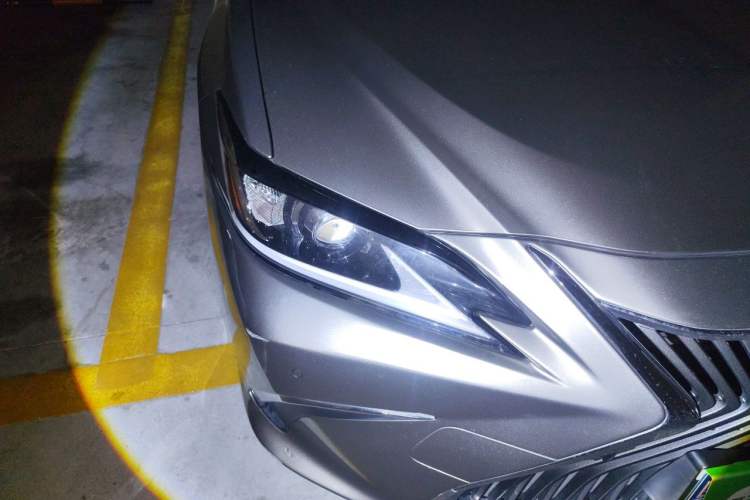 Used Lexus ES 2018 200 Excellence Edition China V Standard Right Front Headlight