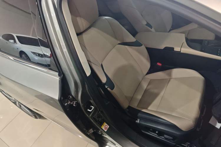 Used Lexus ES 2018 200 Luxury Edition China V Standard Right Front Seat
