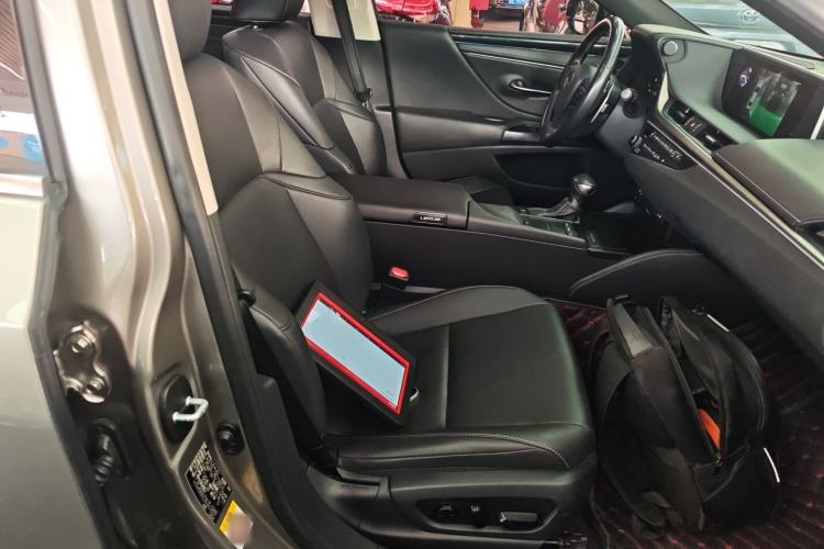 Used Lexus ES 2018 200 Excellence Edition China V Standard Right Front Seat