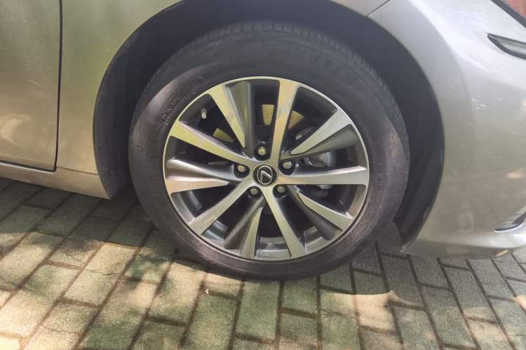 Used Lexus ES 2018 300h Premier Edition China VI Standard Right Front Wheel Hub