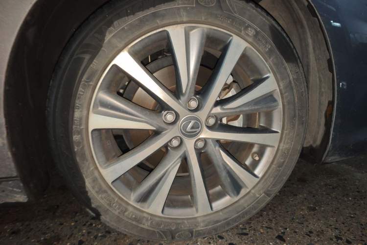 Used Lexus ES 2018 300h Premier Edition China VI Standard Right Front Wheel Hub