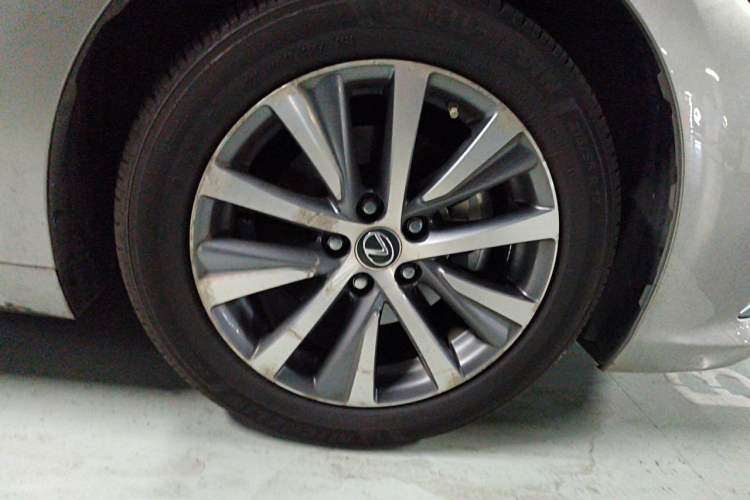 Used Lexus ES 2018 300h Premier Edition China VI Standard Right Front Wheel Hub